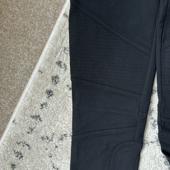 VINCE black pants with detail. Size 4 - Picture 2 of 7